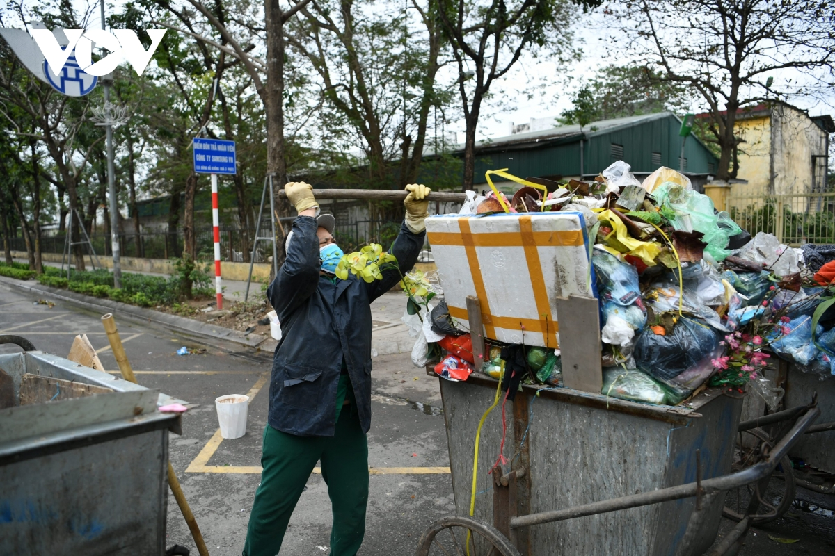 Nhiều bất cập trong thu gom, xử lý rác thải của F0 điều trị tại nhà (28/03/2022)